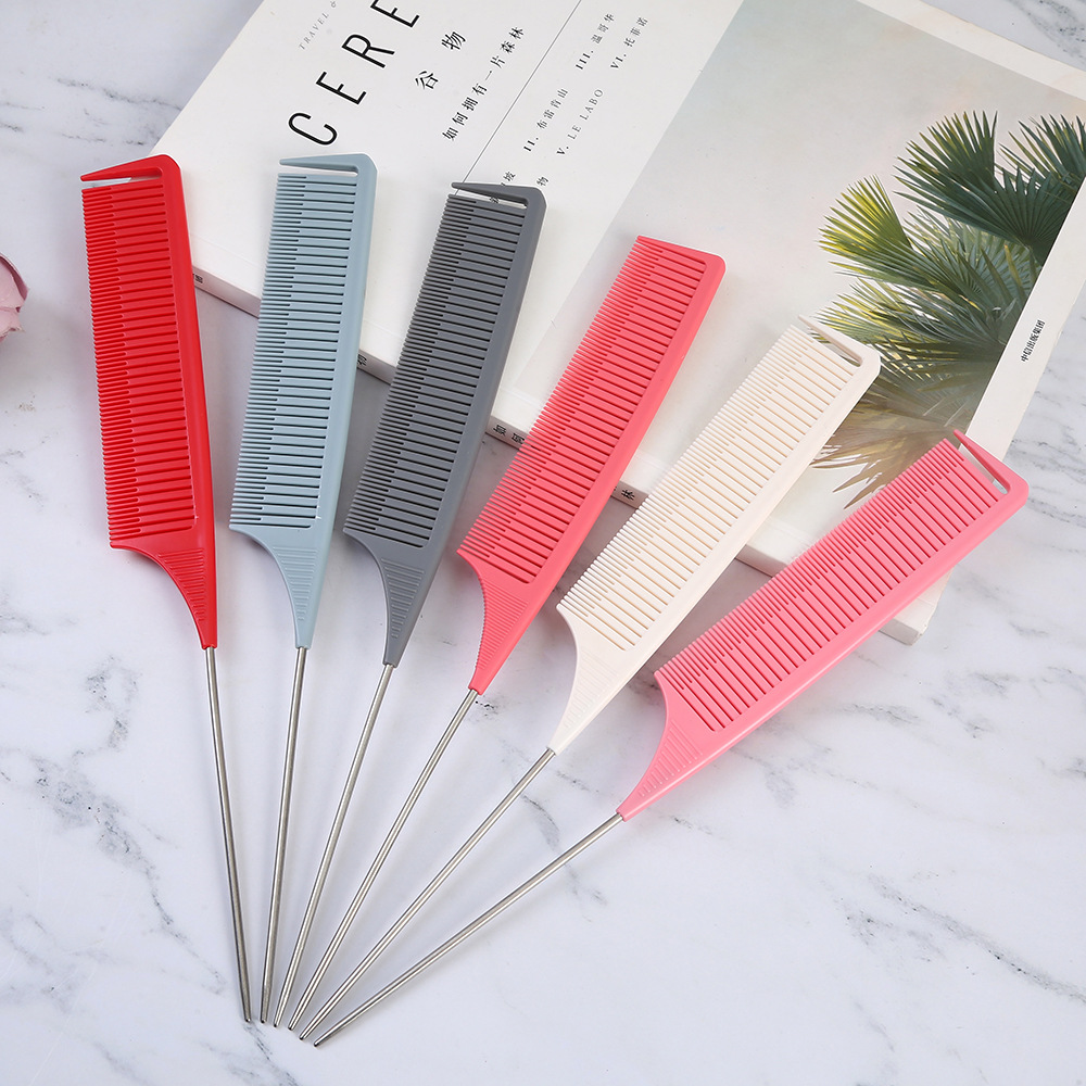 Metal-handle tail comb